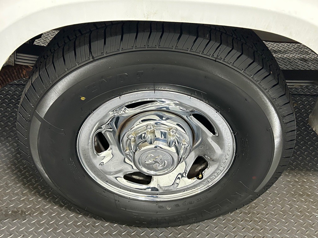 2001 Dodge Ram Van Image 24