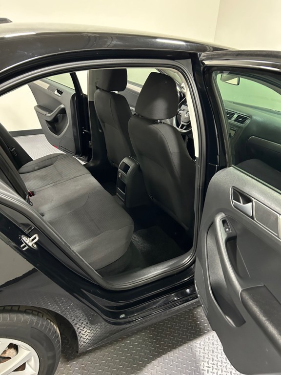 2015 Volkswagen Jetta Image 11