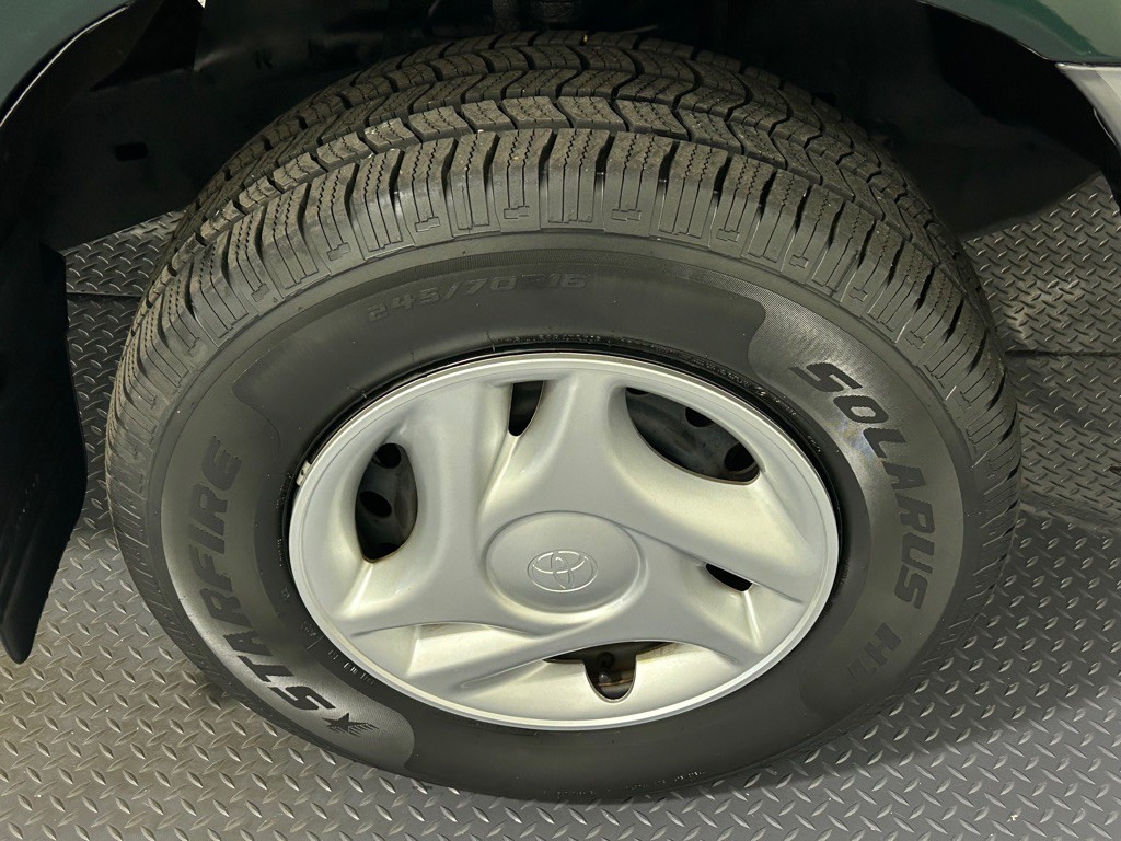 2004 Toyota Tundra Image 16