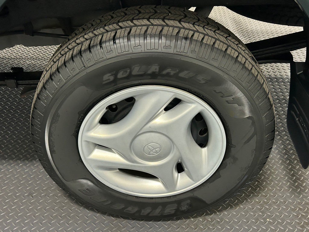 2004 Toyota Tundra Image 18