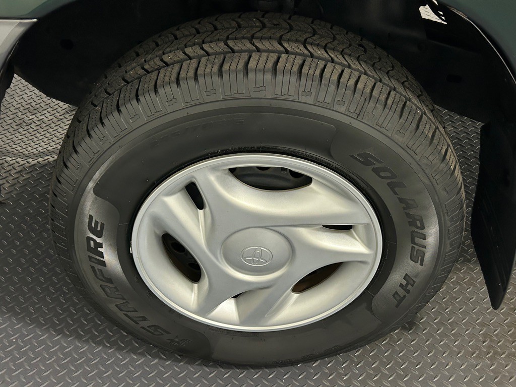 2004 Toyota Tundra Image 19