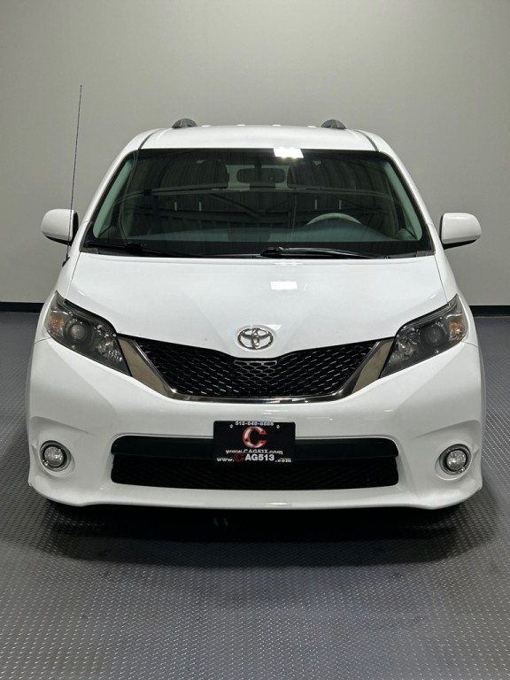 2012 Toyota Sienna Image 3