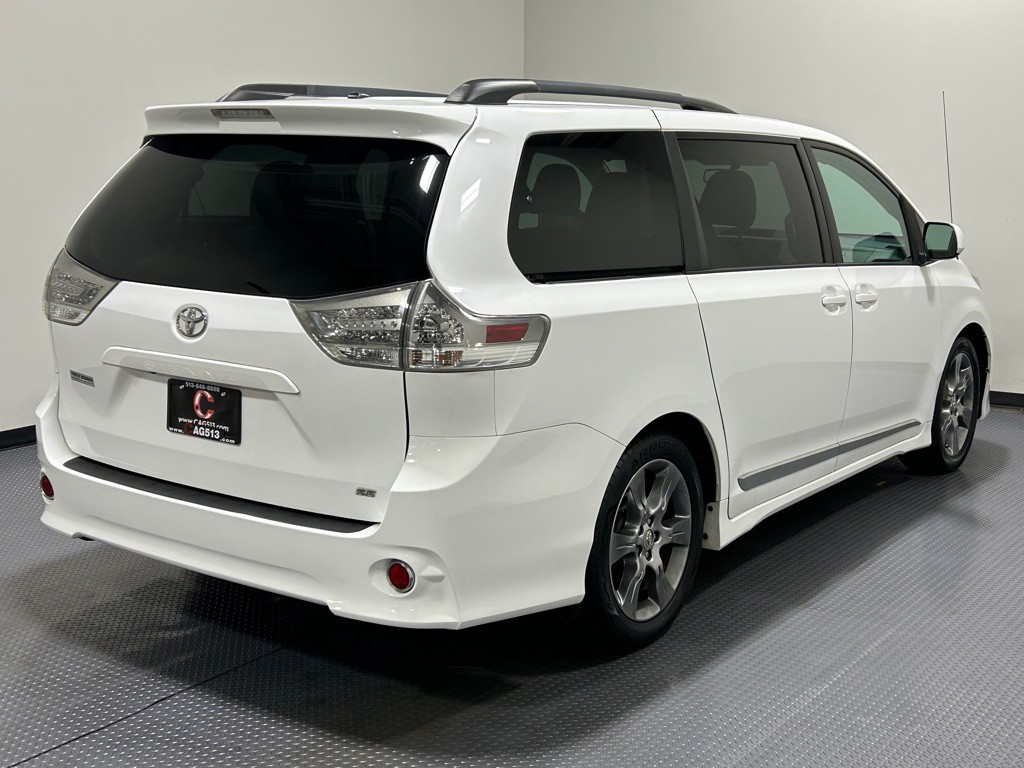 2012 Toyota Sienna Image 5