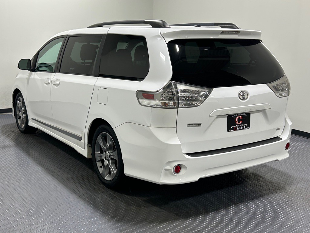 2012 Toyota Sienna Image 7
