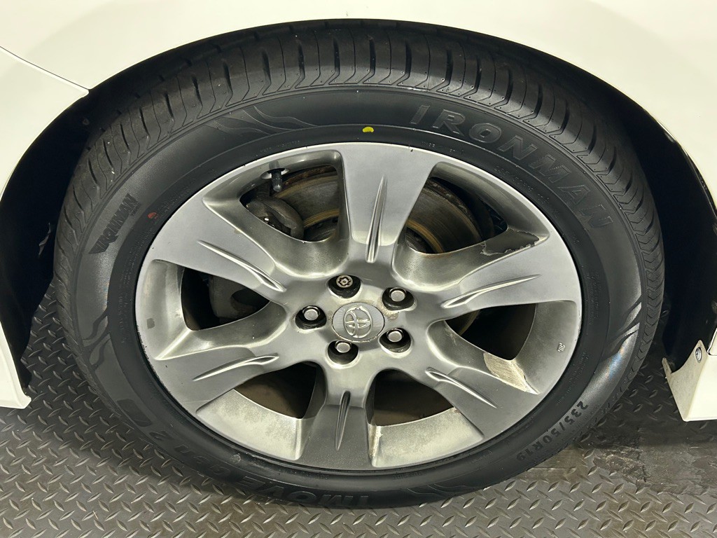 2012 Toyota Sienna Image 21