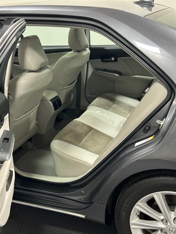 2012 Toyota Camry Image 9