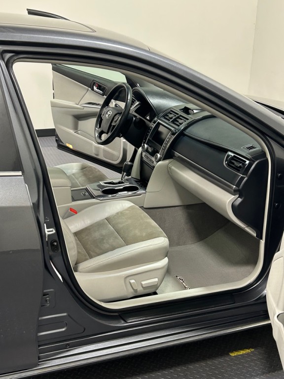 2012 Toyota Camry Image 11
