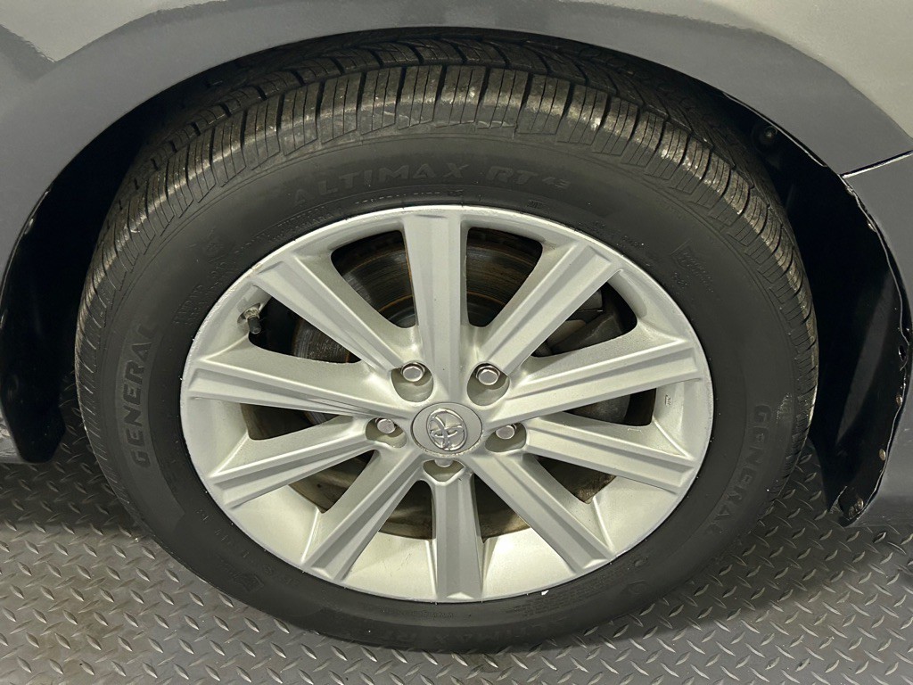 2012 Toyota Camry Image 17