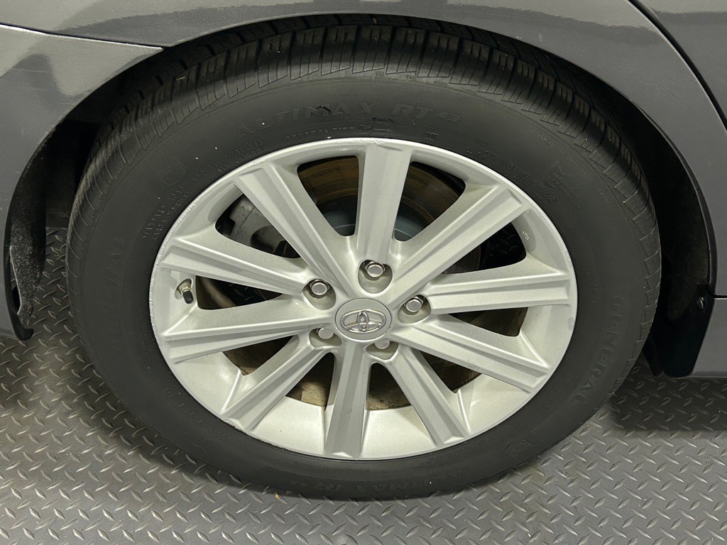 2012 Toyota Camry Image 18