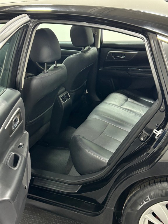2015 Nissan Altima Image 9