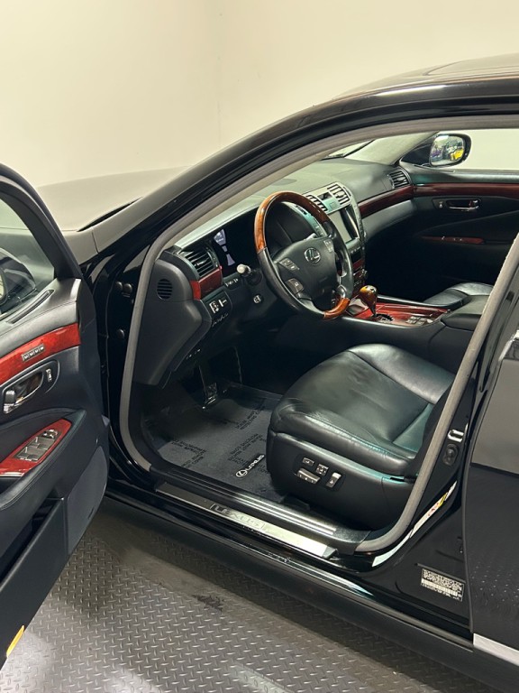 2008 Lexus LS Image 8