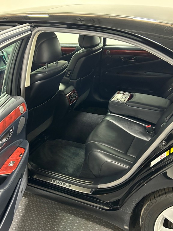 2008 Lexus LS Image 9