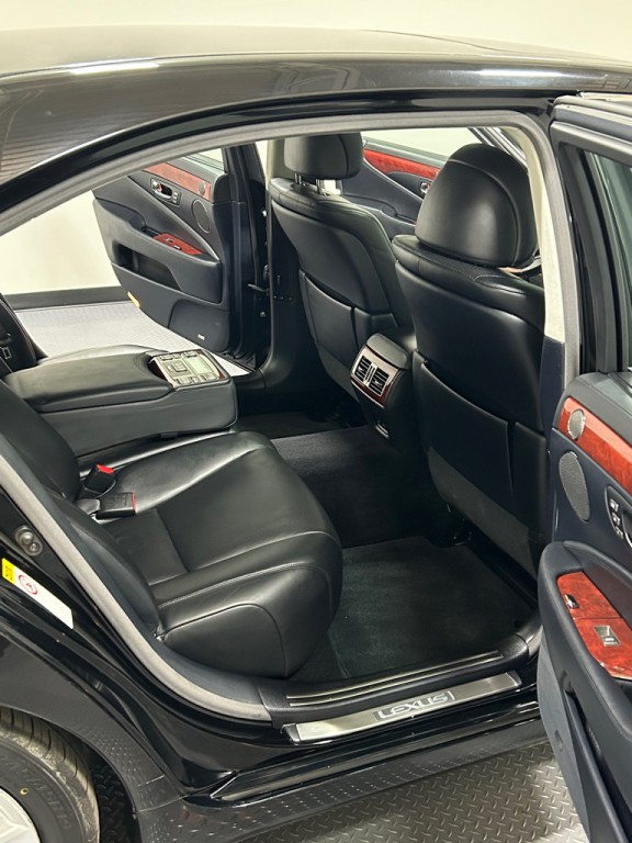 2008 Lexus LS Image 10