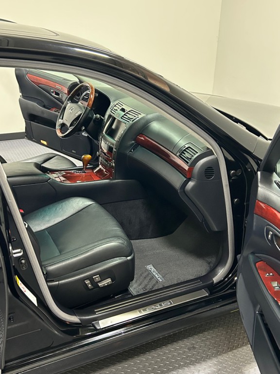 2008 Lexus LS Image 11