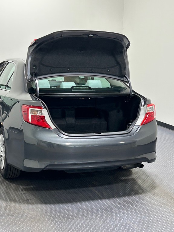 2013 Toyota Camry Image 12