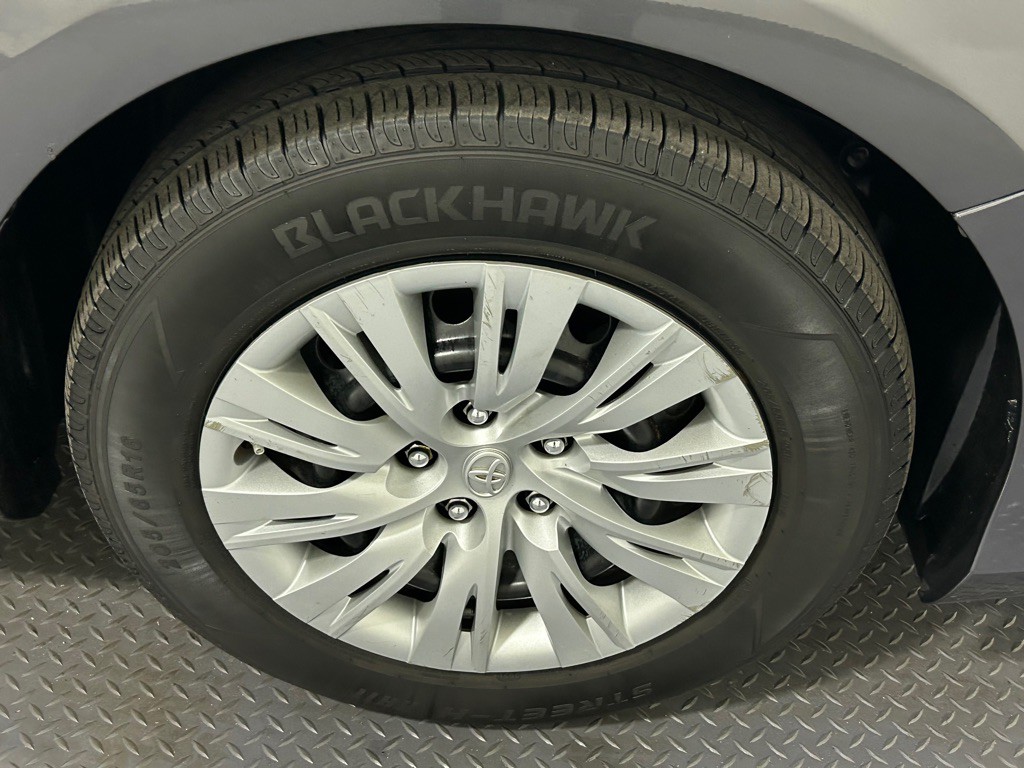 2013 Toyota Camry Image 17