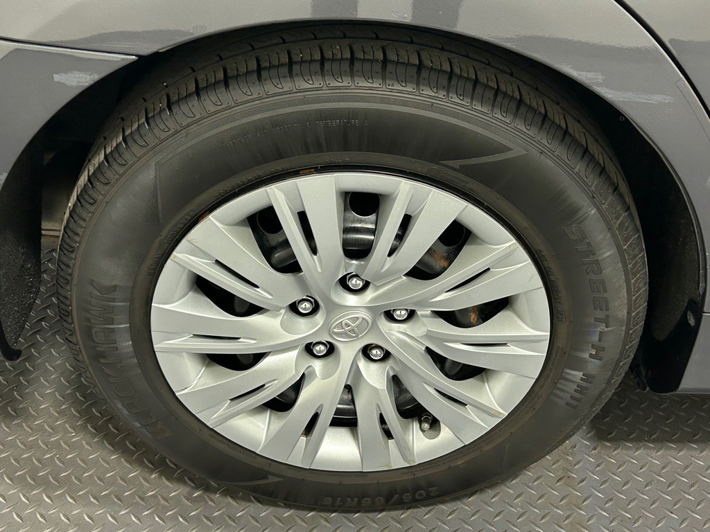 2013 Toyota Camry Image 18