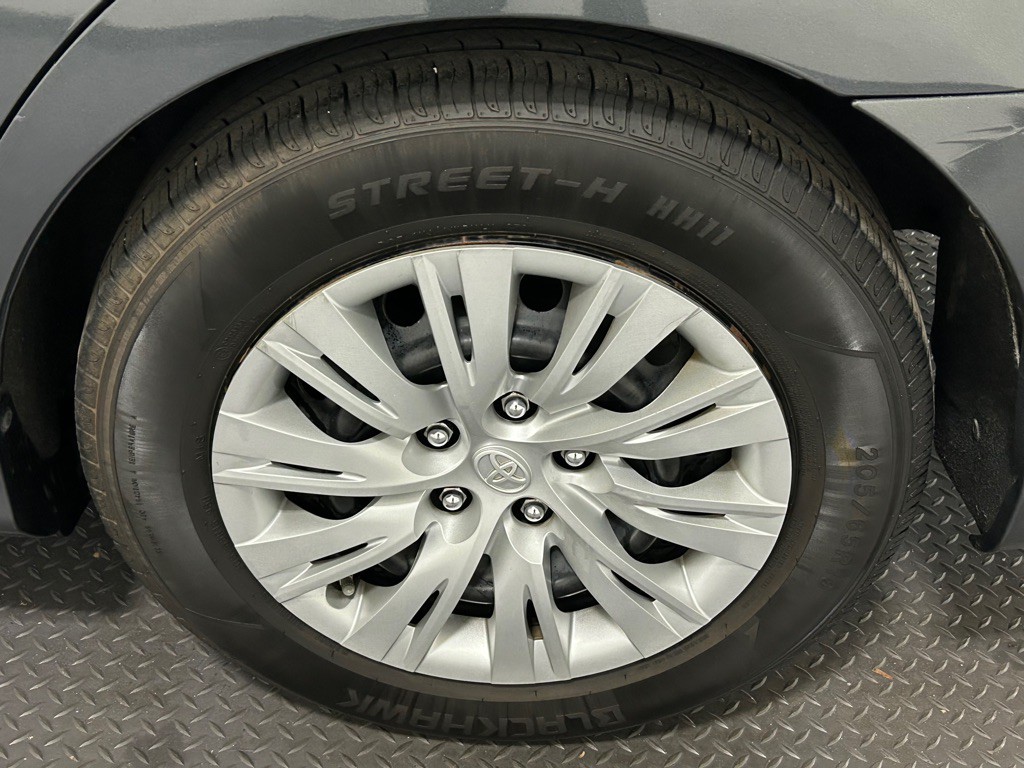 2013 Toyota Camry Image 19