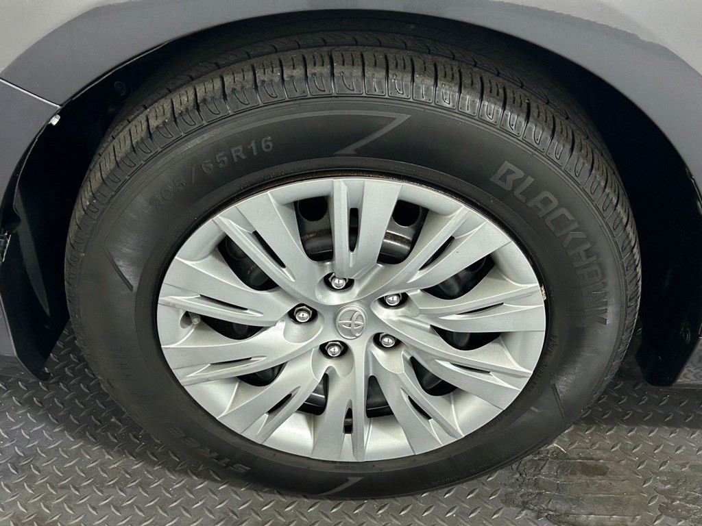 2013 Toyota Camry Image 20