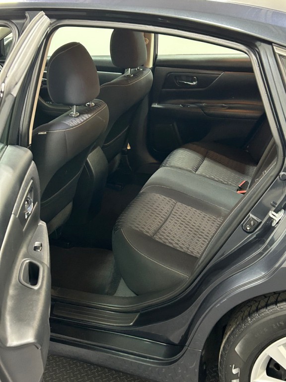 2018 Nissan Altima Image 9