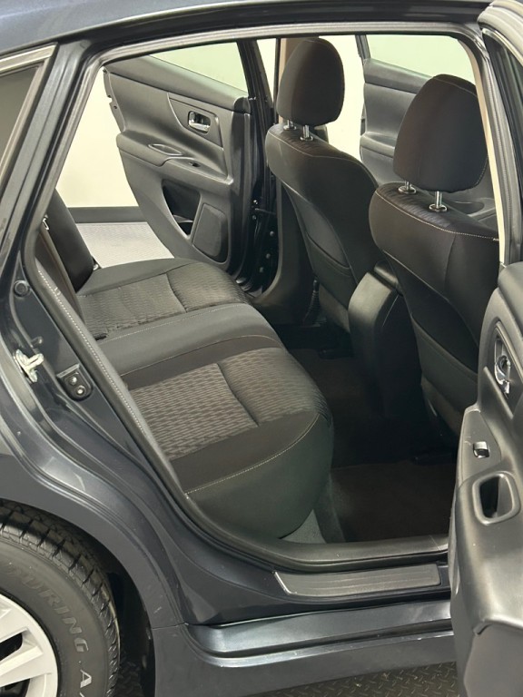 2018 Nissan Altima Image 10
