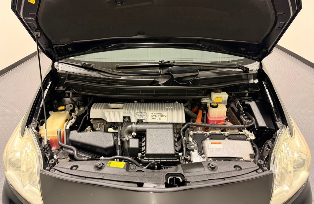 2012 Toyota Prius Image 16