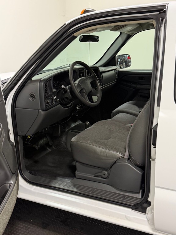 2004 Chevrolet Silverado 1500 Image 8
