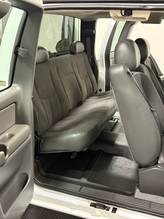 2004 Chevrolet Silverado 1500 Image 10
