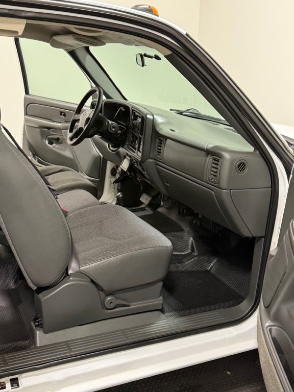 2004 Chevrolet Silverado 1500 Image 11
