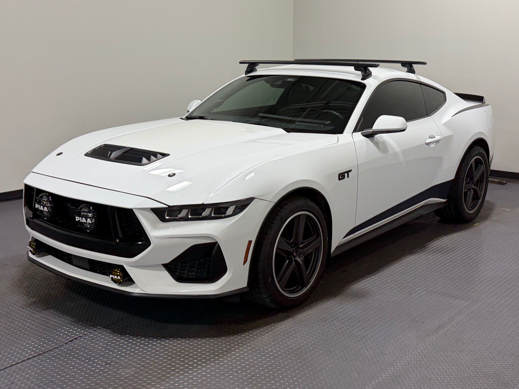 2024 Ford Mustang Image 1