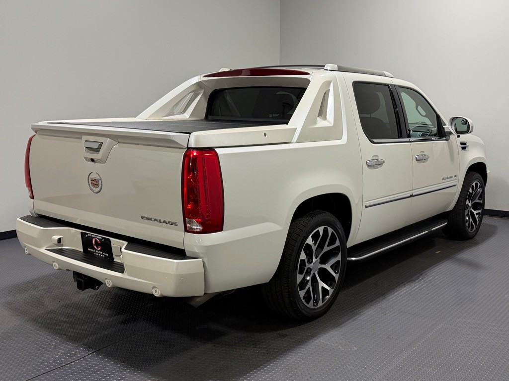 2013 Cadillac Escalade Image 5