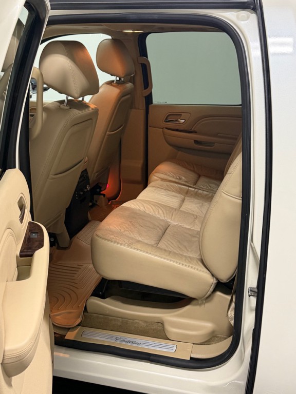 2013 Cadillac Escalade Image 9