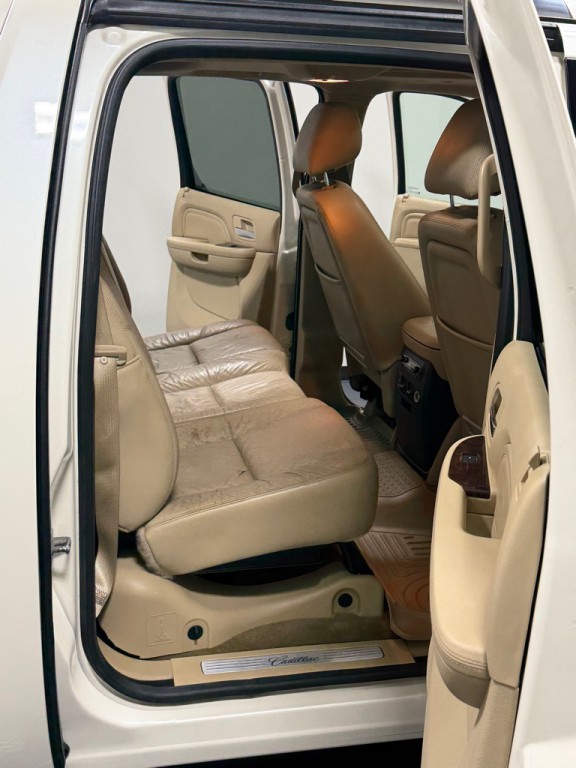 2013 Cadillac Escalade Image 10