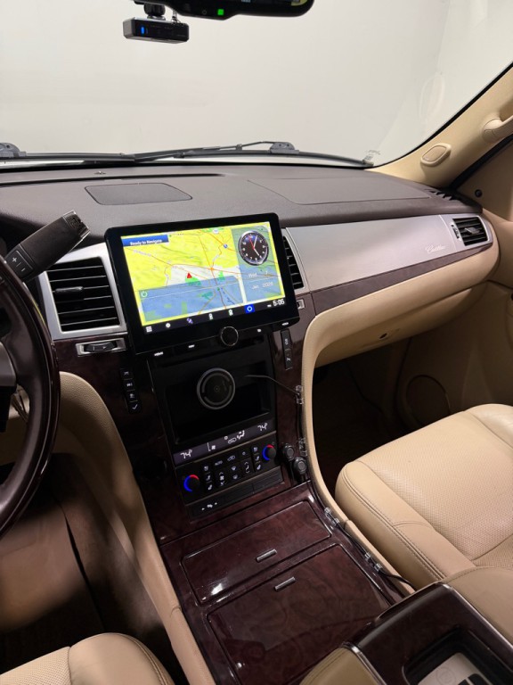 2013 Cadillac Escalade Image 13