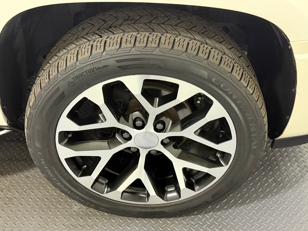 2013 Cadillac Escalade Image 18