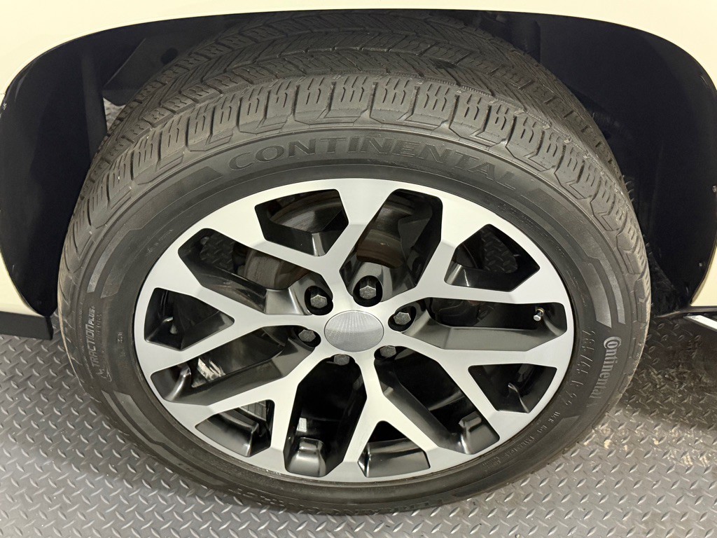 2013 Cadillac Escalade Image 21