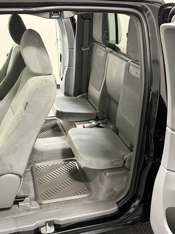 2010 Toyota Tacoma Image 9