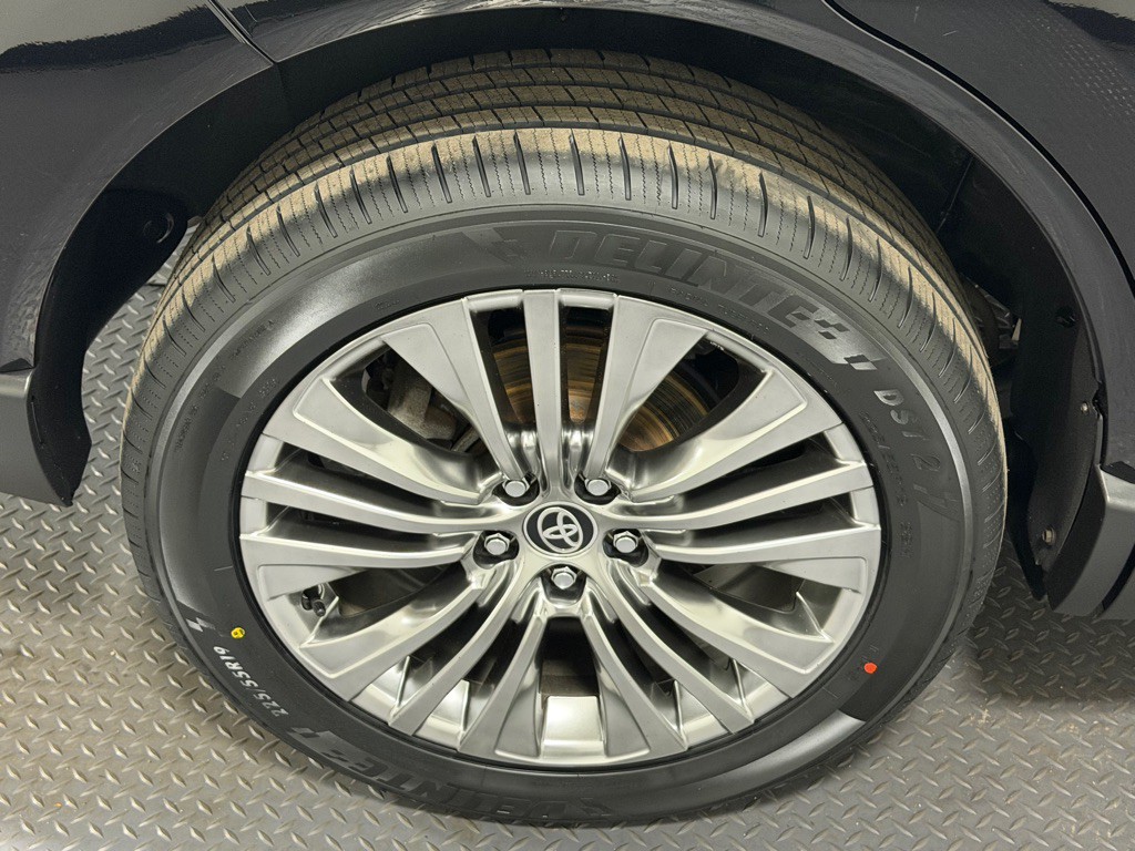 2021 Toyota Venza Image 18