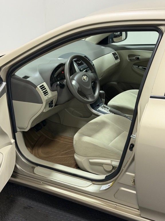 2010 Toyota Corolla Image 8