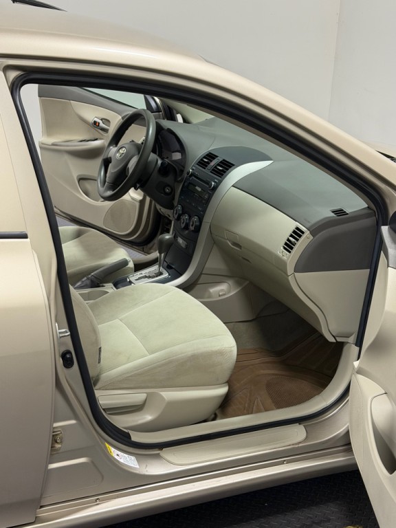2010 Toyota Corolla Image 11