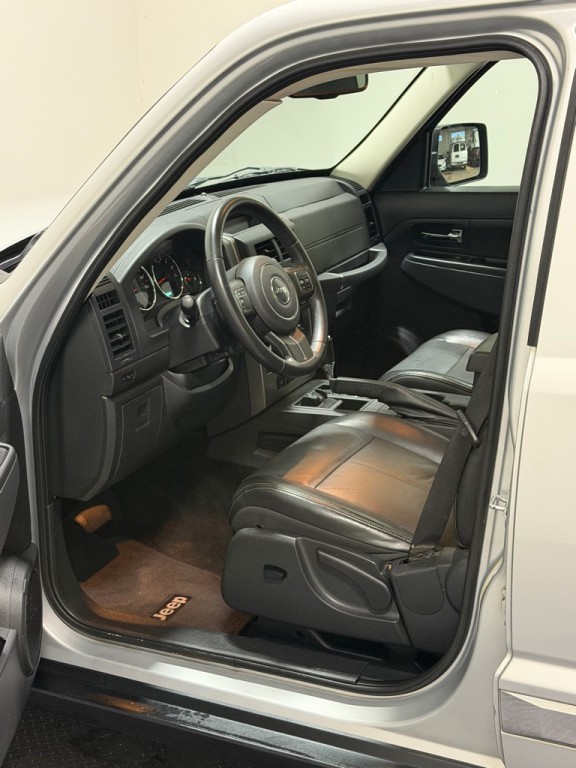2012 Jeep Liberty Image 8