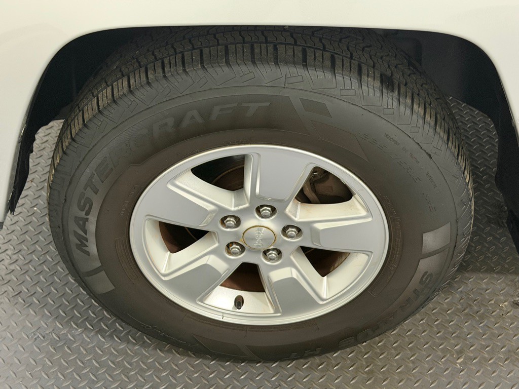 2012 Jeep Liberty Image 21