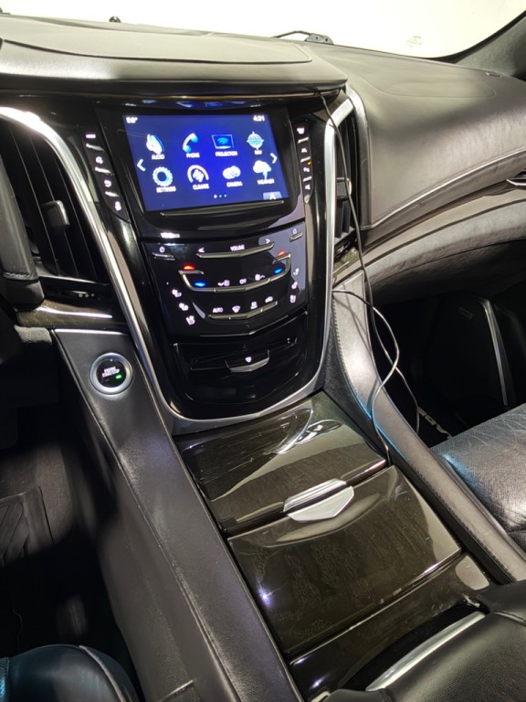 2018 Cadillac Escalade Image 14