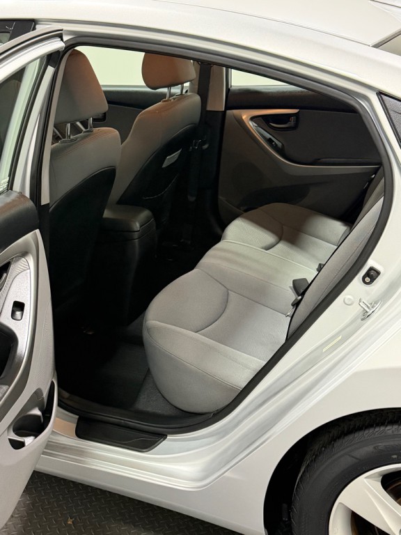 2013 Hyundai Elantra Image 8