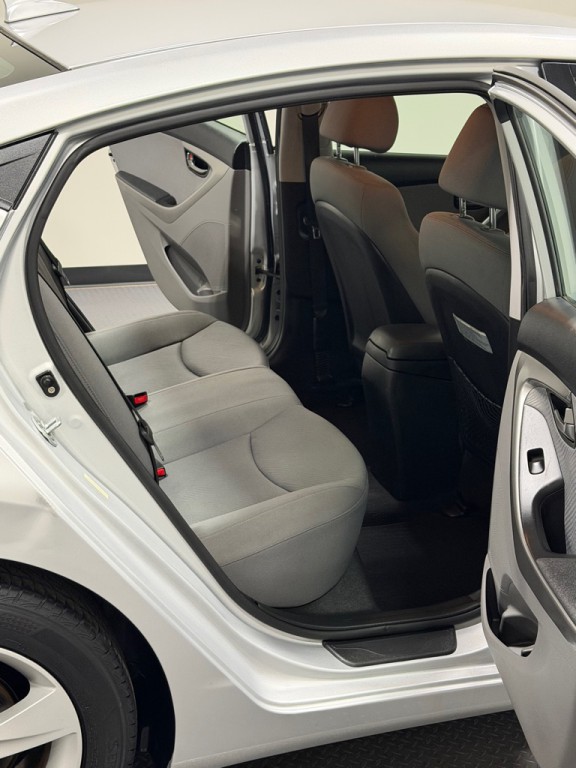 2013 Hyundai Elantra Image 9