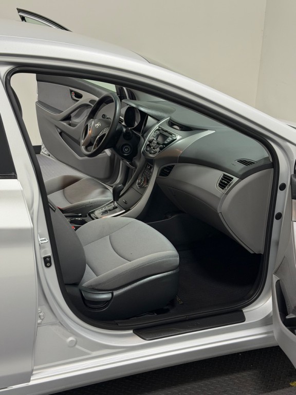 2013 Hyundai Elantra Image 10