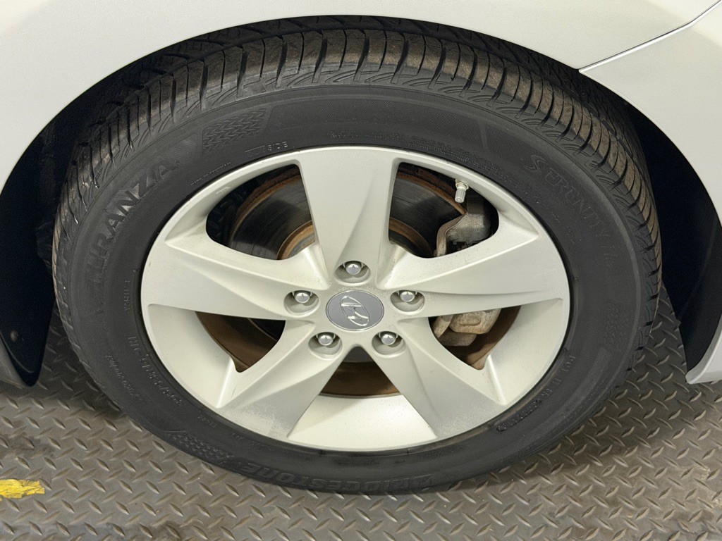 2013 Hyundai Elantra Image 15