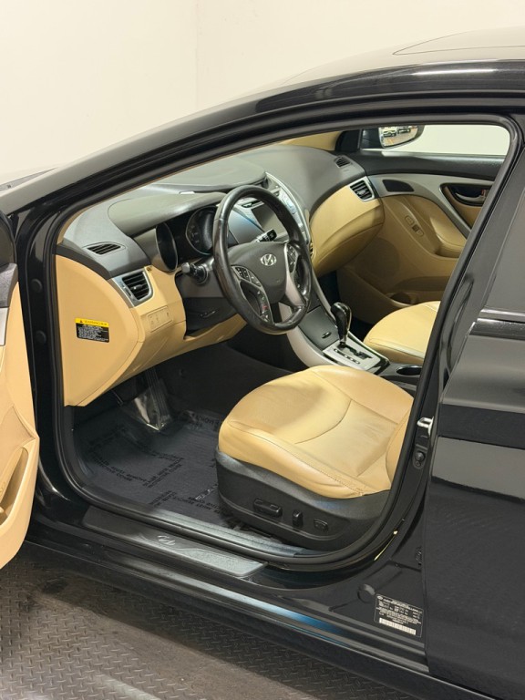 2013 Hyundai Elantra Image 8