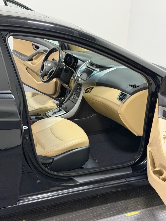 2013 Hyundai Elantra Image 11