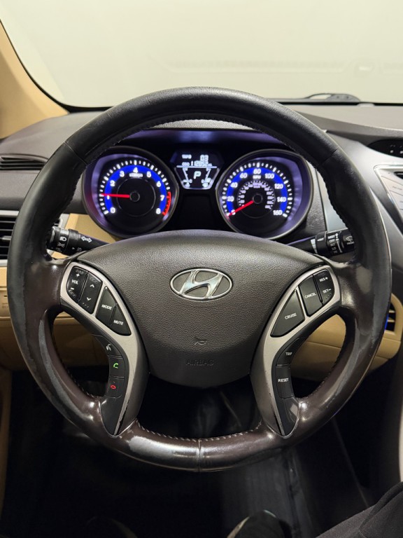 2013 Hyundai Elantra Image 15